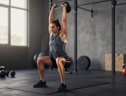 Pengenalan Gerakan Turkish Get-Up dan Manfaatnya untuk Bahu